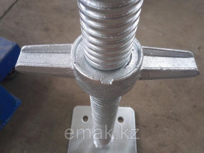 Adjustable jack (screw support)